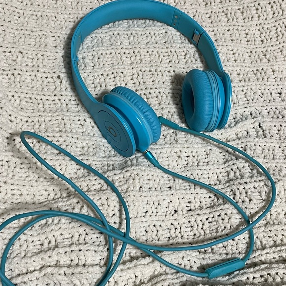 Sky blue beats with wires - Picture 2 of 4